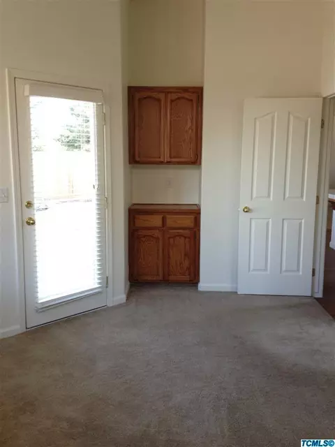 1410 E Mesa Ct, Visalia, CA 93292 photo 8