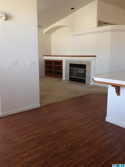 1410 E Mesa Ct, Visalia, CA 93292 photo 4