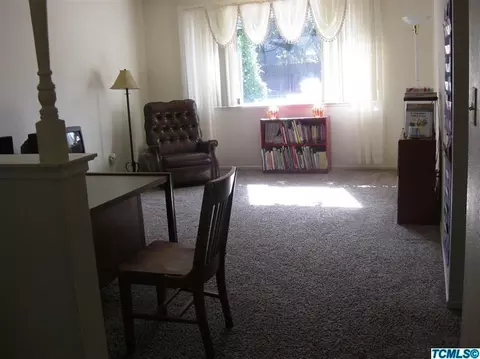 307 Evergreen Ave, Visalia, CA 93277 photo 3