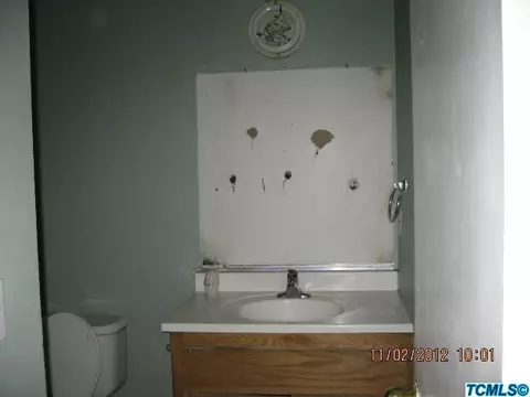 2068 Orange Ave, Selma, CA 93662 photo 9