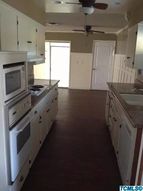 839 E Pleasant Ave, Tulare, CA 93274 photo 4