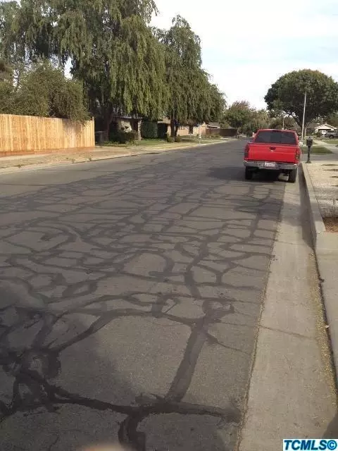839 E Pleasant Ave, Tulare, CA 93274 photo 3