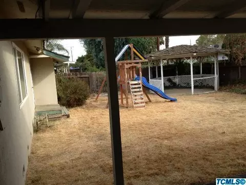 839 E Pleasant Ave, Tulare, CA 93274 photo 2