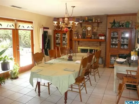 1031 E Howard Ct, Visalia, CA 93292 photo 3