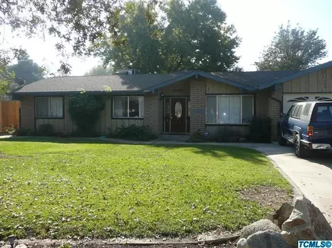 1031 E Howard Ct, Visalia, CA 93292 photo 1