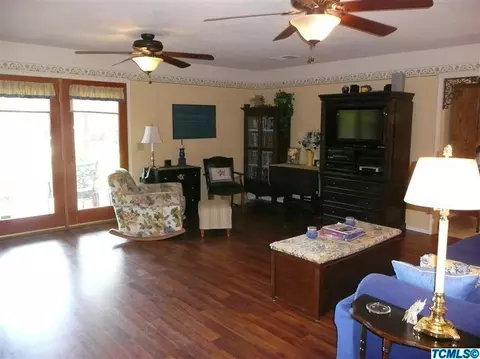 1031 E Howard Ct, Visalia, CA 93292 photo 6