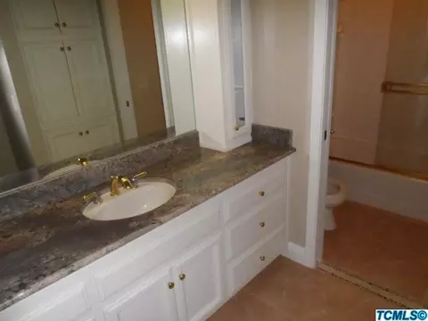 3012 E Sycamore Ave, Visalia, CA 93292 photo 11