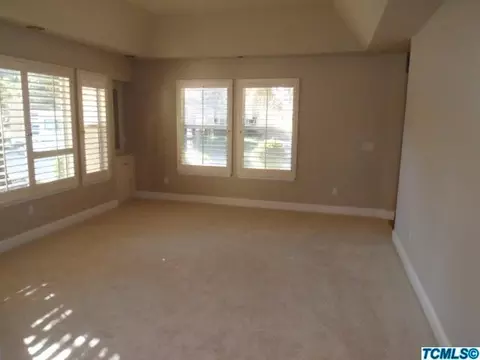 3012 E Sycamore Ave, Visalia, CA 93292 photo 2
