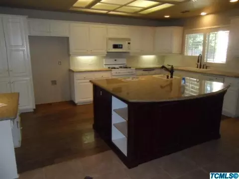 3012 E Sycamore Ave, Visalia, CA 93292 photo 4