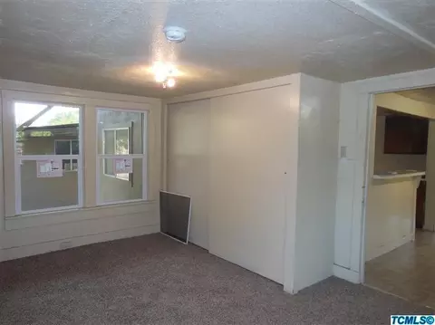963 Ellsworth Ave, Pixley, CA 93256 photo 3