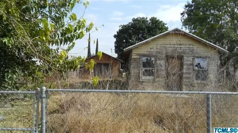 418 S Ash St, Pixley, CA 93256 photo 2