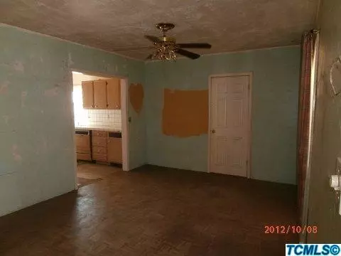 502 E Joanne Ave, Pixley, CA 93256 photo 4