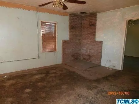 502 E Joanne Ave, Pixley, CA 93256 photo 2