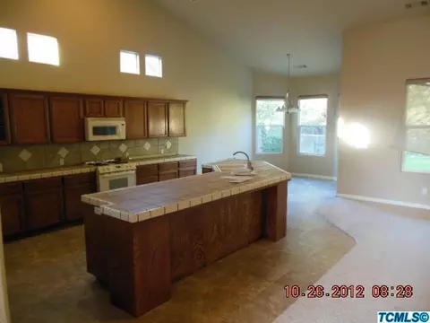 2247 N Carson Ct, Visalia, CA 93291 photo 3