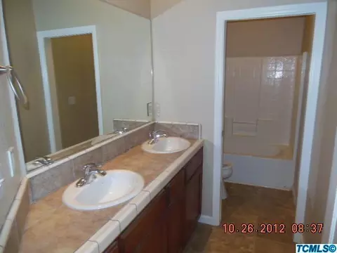 2247 N Carson Ct, Visalia, CA 93291 photo 7