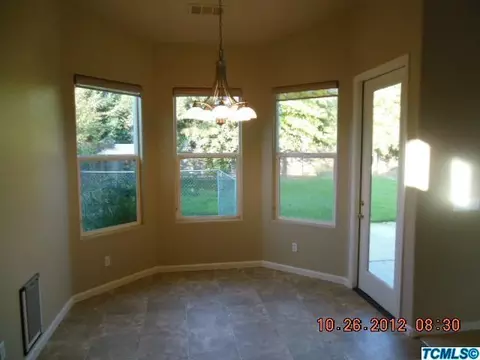 2247 N Carson Ct, Visalia, CA 93291 photo 6
