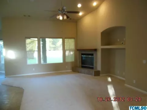 2247 N Carson Ct, Visalia, CA 93291 photo 2