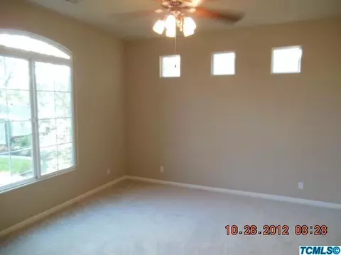 2247 N Carson Ct, Visalia, CA 93291 photo 4