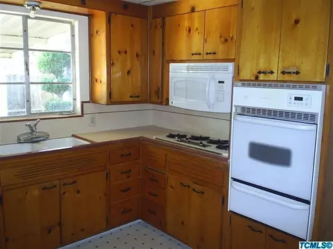 949 E Pine Dr, Tulare, CA 93274 photo 4