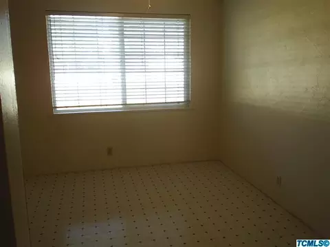 949 E Pine Dr, Tulare, CA 93274 photo 5