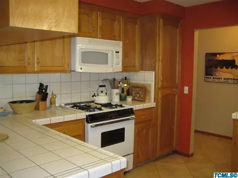 482 E Wilson Ave, Tulare, CA 93274 photo 11