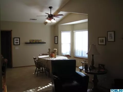 482 E Wilson Ave, Tulare, CA 93274 photo 7