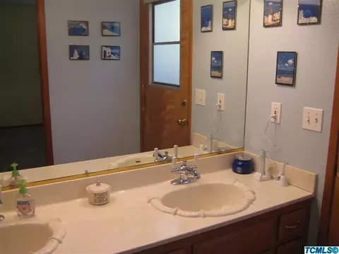 482 E Wilson Ave, Tulare, CA 93274 photo 17