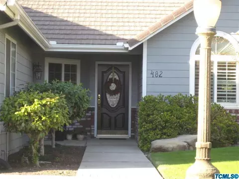 482 E Wilson Ave, Tulare, CA 93274 photo 3