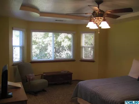 482 E Wilson Ave, Tulare, CA 93274 photo 15