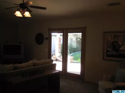 482 E Wilson Ave, Tulare, CA 93274 photo 6