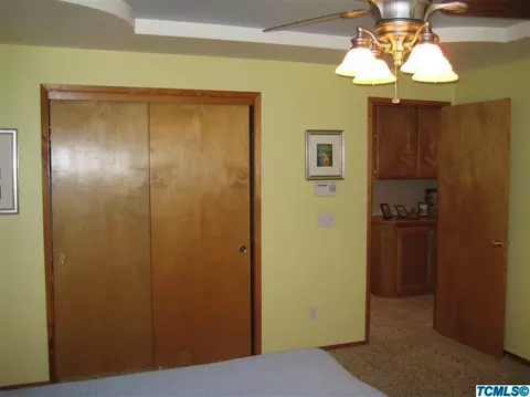 482 E Wilson Ave, Tulare, CA 93274 photo 16