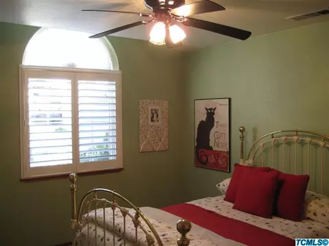 482 E Wilson Ave, Tulare, CA 93274 photo 19
