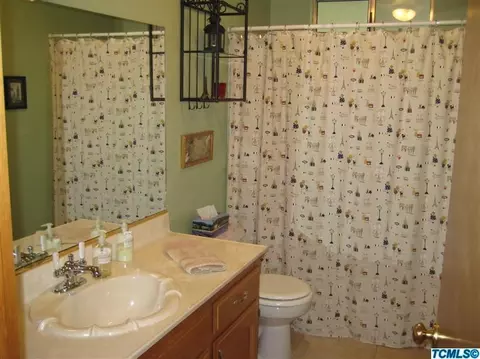 482 E Wilson Ave, Tulare, CA 93274 photo 13