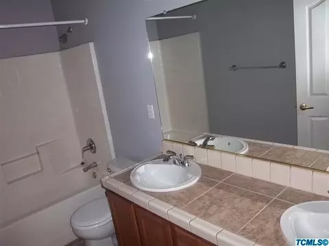 4247 E Cambridge Ave, Visalia, CA 93292 photo 13