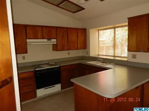 2432 E Parker Ct, Visalia, CA 93292 photo 8