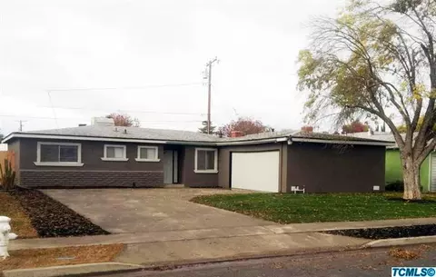 2264 E Lemmon Way, Hanford, CA 93230 photo 1