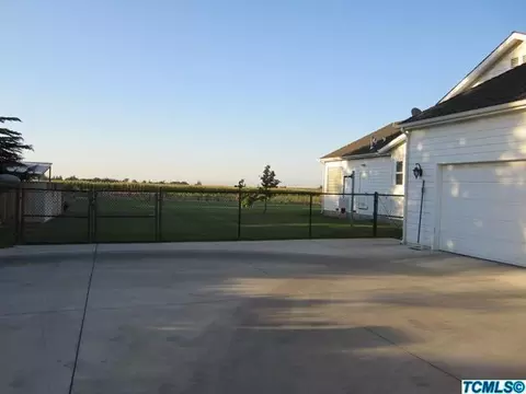 3560 E Cross Ave, Tulare, CA 93274 photo 6
