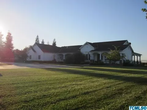 3560 E Cross Ave, Tulare, CA 93274 photo 2