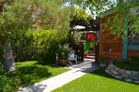 2215 Mccree Ave, Bishop, CA 93514 photo 2