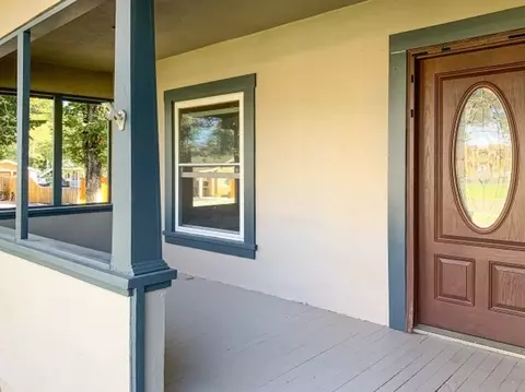 596 Howard St, Bishop, CA 93514 photo 2