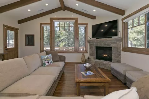 480 E Bear Lk, Mammoth Lakes, CA 93546 photo 1
