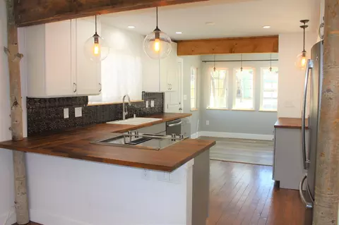 91 Third St, Lee Vining, CA 93541 photo 2