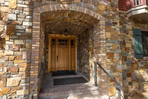 155 Hillside Dr, Mammoth Lakes, CA 93546 photo 2