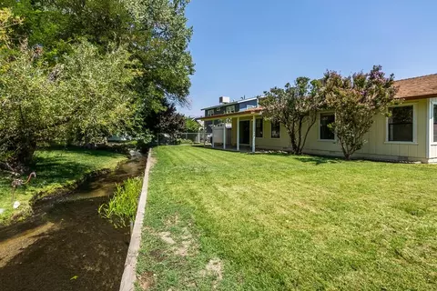 141 Elmcrest Dr, Big Pine, CA 93513 photo 9