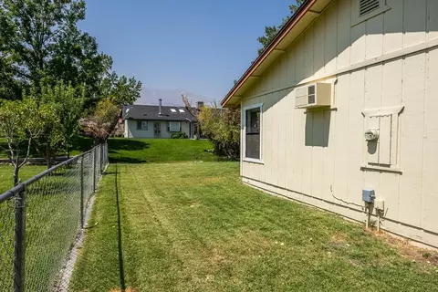 141 Elmcrest Dr, Big Pine, CA 93513 photo 7