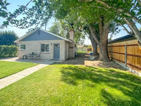 424 E Pine St, Bishop, CA 93514 photo 1