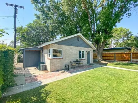 424 E Pine St, Bishop, CA 93514 photo 2