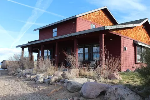 51 Huggans Ln, Bridgeport, CA 93517 photo 1