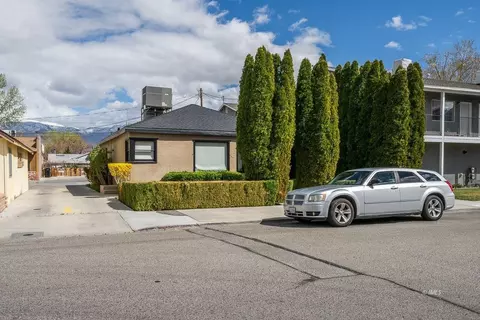 136 Edward St, Bishop, CA 93514 photo 5