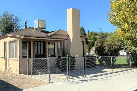 712 W Pine St, Bishop, CA 93514 photo 2